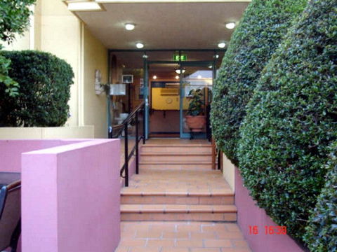 Albion Manor Motel & Serviced Apartments - Accommodation Mooloolaba 0