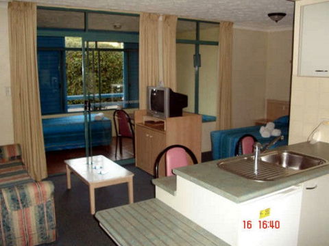 Albion Manor Motel & Serviced Apartments - Accommodation Mooloolaba 1