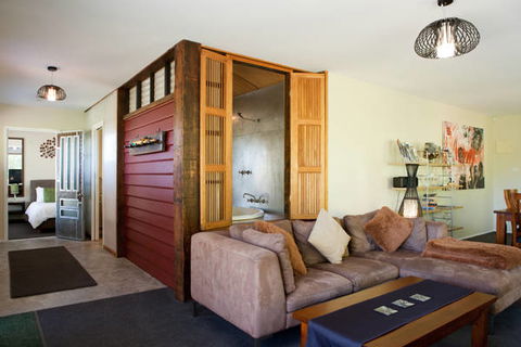 Azidene House & Spa Apartments - Accommodation Mooloolaba 1
