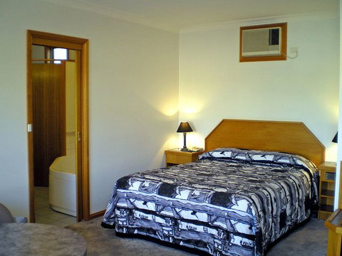 Sundowner Westlander Motor Inn - Accommodation Mooloolaba 1