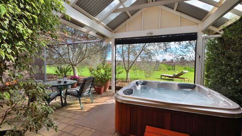 Stephanette's Cottage - Accommodation Mooloolaba 2