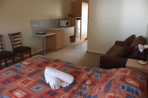 Country Roads Motor Inn - Gayndah - Accommodation Mooloolaba 2