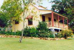 Mango Hill Cottages Bed & Breakfast - Accommodation Mooloolaba 0