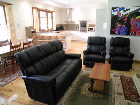 Pinkerton Hill (Naracoorte Cottages) - Accommodation Mooloolaba 0