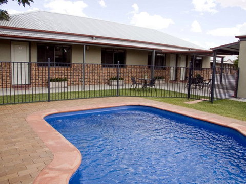 Saltbush Motor Inn - Accommodation Mooloolaba 1