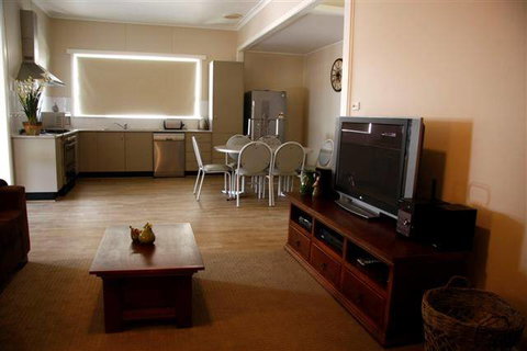 Saltbush Motor Inn - Accommodation Mooloolaba 2