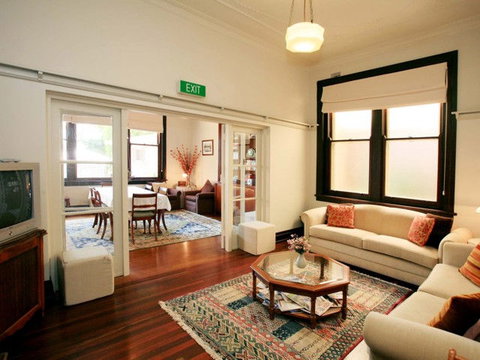 The Bank Guesthouse - Accommodation Mooloolaba 2