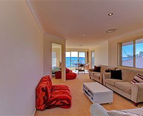 Luxury Waterfront House - Accommodation Mooloolaba 4