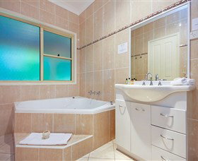 The Acreage Luxury B&B And Guesthouse - Accommodation Mooloolaba 2