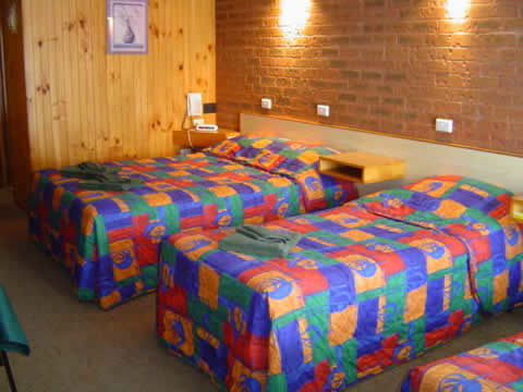 Country Roads Motor Inn - Narrandera - Accommodation Mooloolaba 1
