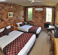 Log Cabin - Accommodation Mooloolaba