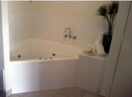 Charm City Motel - Accommodation Mooloolaba 2