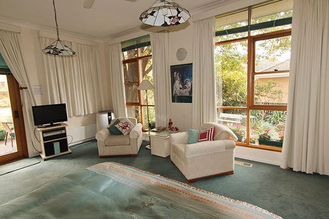 Practically Lakeside B And B - Accommodation Mooloolaba 2