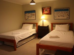 Eelah - Accommodation Mooloolaba 0