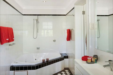St Raphael - Accommodation Mooloolaba 7