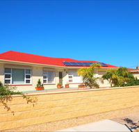 Christies Cottage for holidays and relocations. - Accommodation Mooloolaba