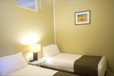 Globe Apartments - Accommodation Mooloolaba 5