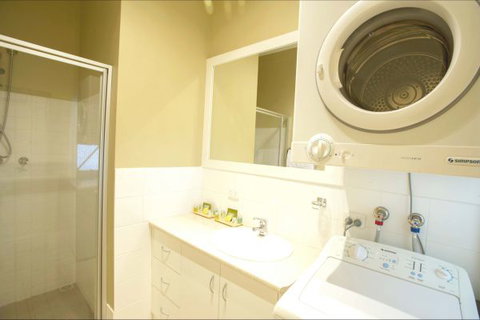 Globe Apartments - Accommodation Mooloolaba 6