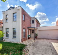 Phoenix House - Ballarat Townhouses - Accommodation Mooloolaba