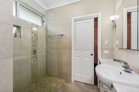 Fensom's Holiday Home - Accommodation Mooloolaba 13
