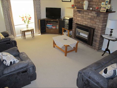 Fensom's Holiday Home - Accommodation Mooloolaba 16