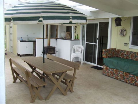 Fensom's Holiday Home - Accommodation Mooloolaba 20