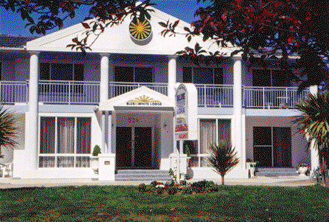 Blue & White Lodge - Accommodation Mooloolaba 2