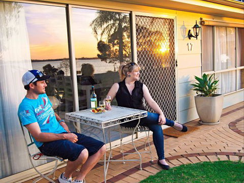 17 QED Lakehouse - Accommodation Mooloolaba 1