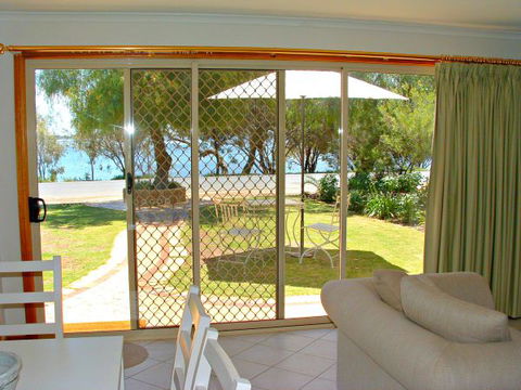 17 QED Lakehouse - Accommodation Mooloolaba 5