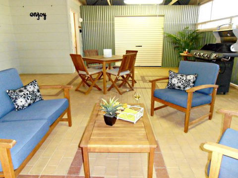 17 QED Lakehouse - Accommodation Mooloolaba 6