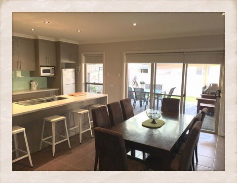 Adore 6 Villa - Accommodation Mooloolaba 2