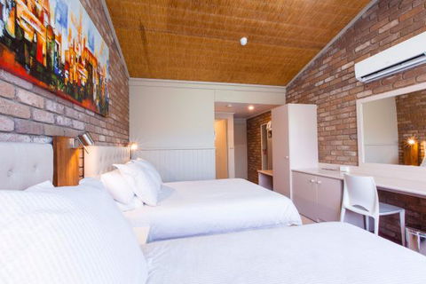 Farnham Court Motel - Accommodation Mooloolaba 2