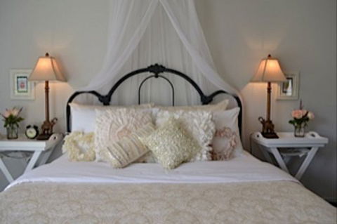 Garden Cottage B And B - Accommodation Mooloolaba 0