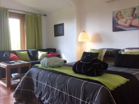 Jonathan Art Centre - Jarramarrumba House - Accommodation Mooloolaba 2