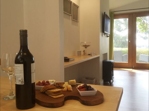 Jonathan Art Centre - Jarramarrumba House - Accommodation Mooloolaba 3