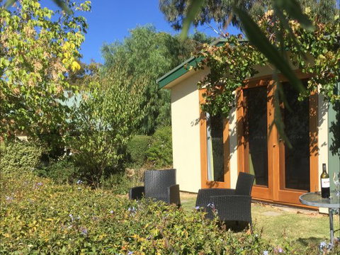 Jonathan Art Centre - Jarramarrumba House - Accommodation Mooloolaba 4