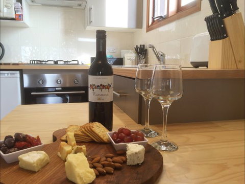 Jonathan Art Centre - Jarramarrumba House - Accommodation Mooloolaba 5