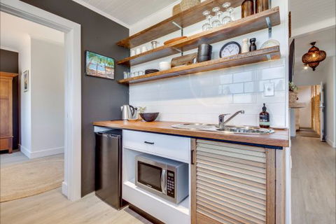 Stranded Beach Stay Yeppoon - Accommodation Mooloolaba 6