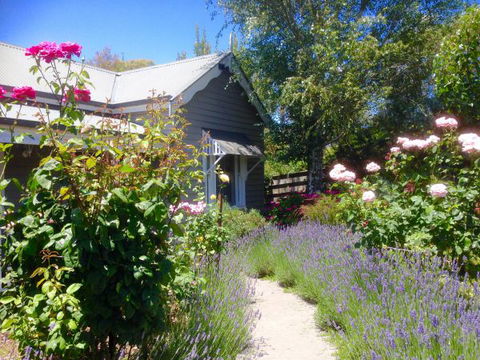 Valley View Cottage - Accommodation Mooloolaba 0