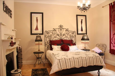 Azalea Cedar-Rose Villa - Accommodation Mooloolaba 0