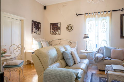 Azalea Cedar-Rose Villa - Accommodation Mooloolaba 8