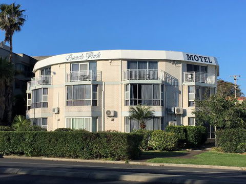 Beach Park Motel - Accommodation Mooloolaba 0