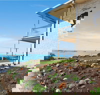 Dolphins 2 - Accommodation Mooloolaba