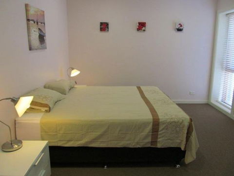 Studio One Accommodation - Accommodation Mooloolaba 2