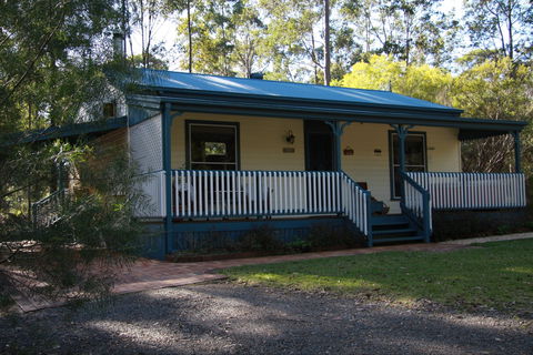 Telegraph Retreat Cottages - Accommodation Mooloolaba 1