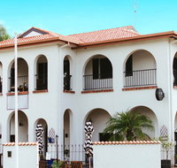 The Med Crescent Head - Accommodation Mooloolaba