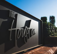 The Houston Wagga - Accommodation Mooloolaba