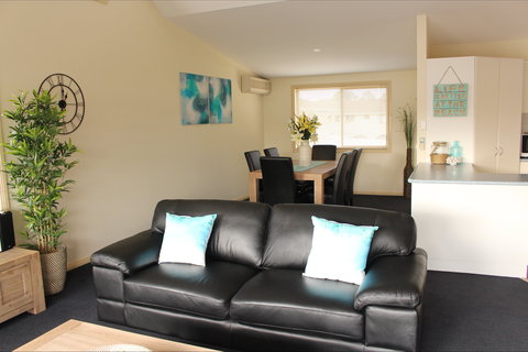 Beach Holiday Unit - Accommodation Mooloolaba 2