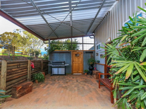 DCs Madra - Accommodation Mooloolaba 2