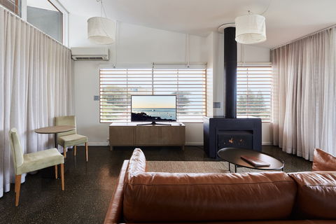 Hotel Sorrento - Accommodation Mooloolaba 1